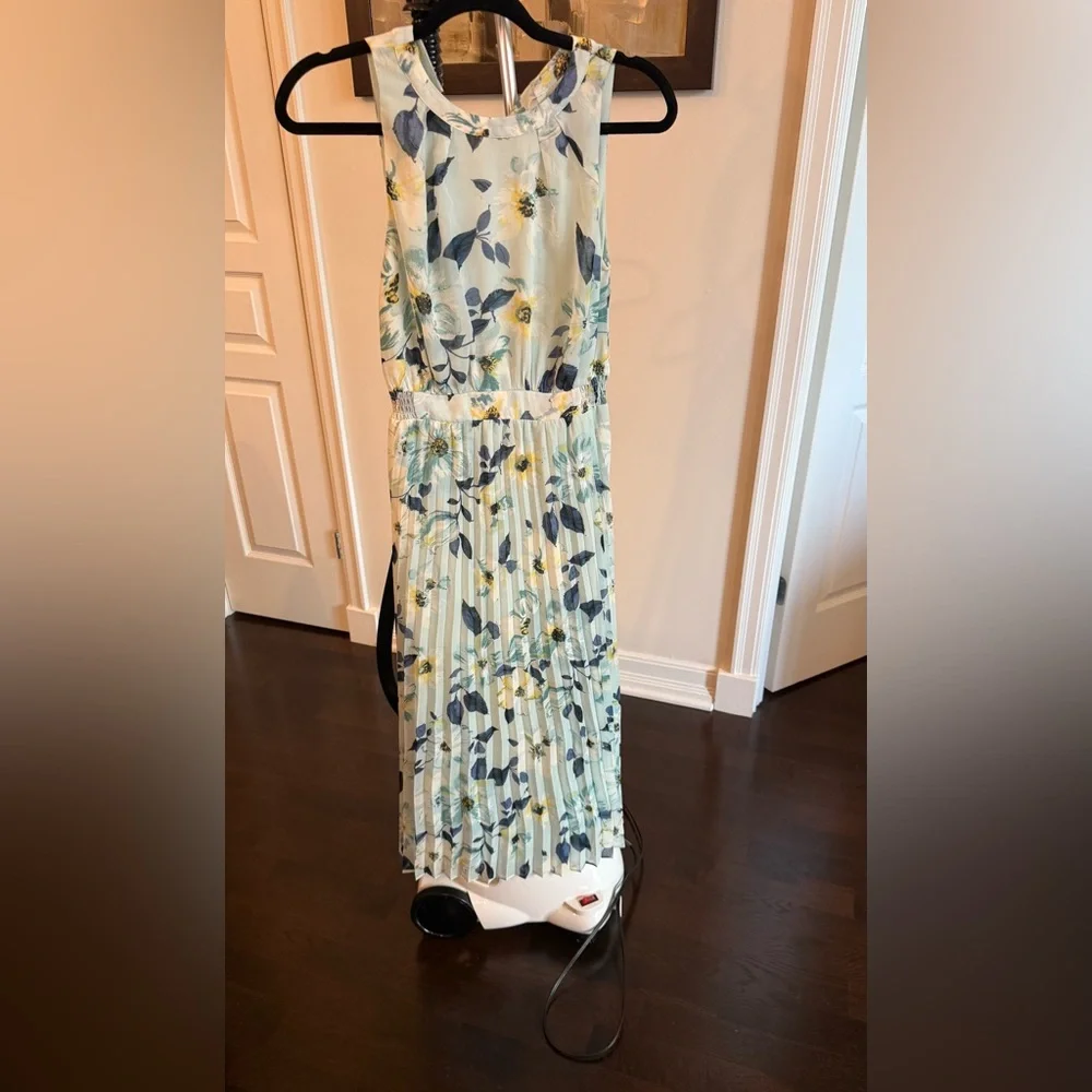 RW&CO. Sleeveless Pleated Chiffon Midi Dress Blue and Yellow - Picture 4 of 9